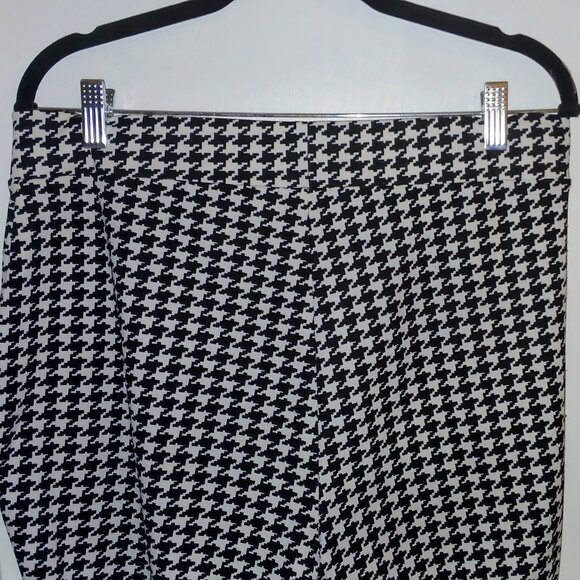 Savion Houndstooth print leggins, black & white skinny leg cut, high rise waist - Picture 3 of 7